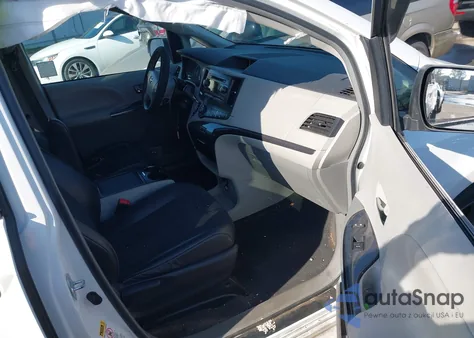 2012 Toyota Sienna Se 8 Passenger z USA, uszkodzony, nr VIN 5TDXK3DC4CS217230